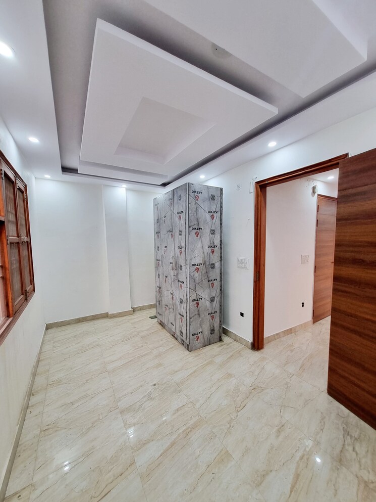 Room, laxmi nagar 3 Bedroom 100 Sq.Yd. Builder Floor In Laxmi Nagar Delhi 8028895