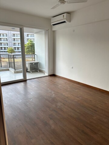 Room in 4 BHK Apartment at DLF Garden City Independent Floors, Sector 92 – for Rent