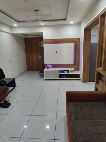 Furnished Amenities in 3 BHK Apartment at Vaishnodevi Circle – for Rent