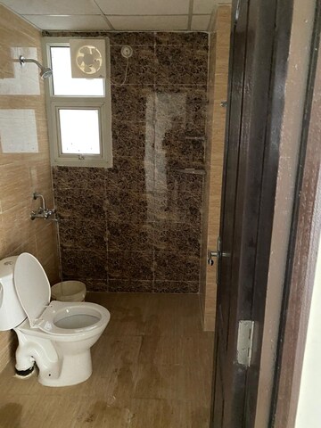 Bathroom in 3 BHK Apartment at Omaxe R2, Gomti Nagar – for Rent
