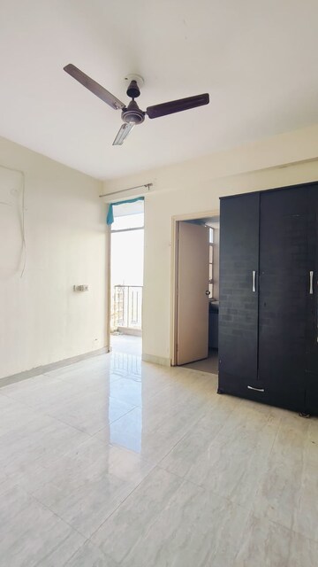 Room in 3 BHK Apartment at Signature Global Signum 107, Sector 107 – for Rent