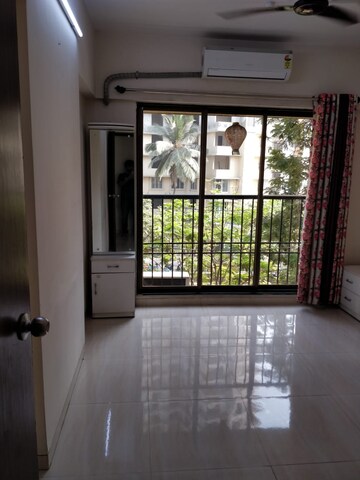 Room in 2 BHK Apartment at Ratnadeep CHS Tilak Nagar, Tilak Nagar – for Rent