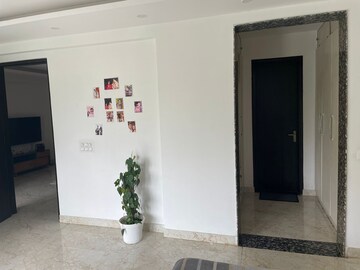 Furnished Amenities in 3 BHK Apartment at Ansal Sushant Lok I, Sector 43 – for Rent