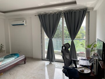 Furnished Amenities in 3 BHK Apartment at Ansal Sushant Lok I, Sector 43 – for Rent