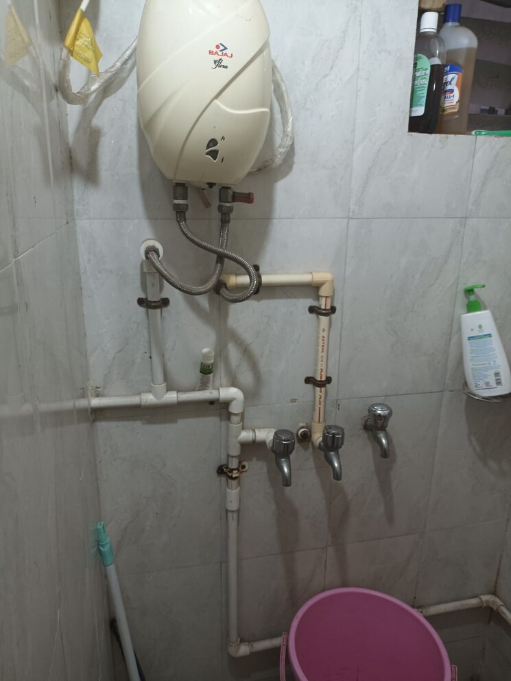 Bathroom, standard-prabha-chs 1 Bedroom 289 Sq.Ft. Apartment In Prabhadevi Mumbai 8029188