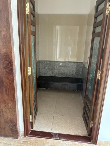Furnished Amenities in 4 BHK Apartment at Banjara Hills – for Rent