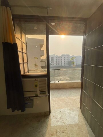 Bathroom in 4 BHK Builder Floor at Settlers India, Sector 57 – for Rent