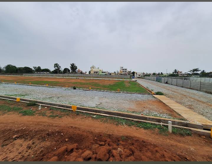 Plot For Sale in Sh Villa 