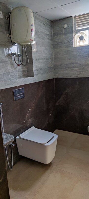 Furnished Amenities in 2 BHK Apartment at Gomti Nagar – for Rent