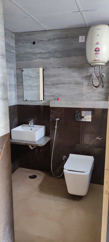 Master Bedroom in 2 BHK Apartment at Gomti Nagar – for Rent