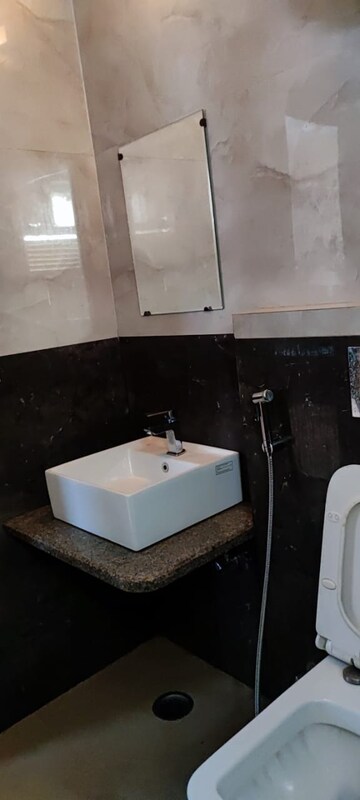 Master Bedroom in 2 BHK Apartment at Gomti Nagar – for Rent
