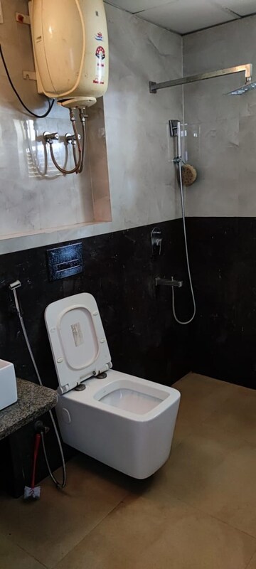 Master Bedroom in 2 BHK Apartment at Gomti Nagar – for Rent