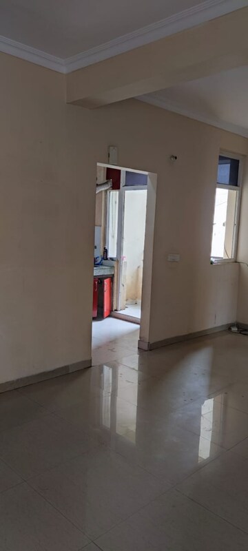 Room in 2 BHK Apartment at Gomti Nagar – for Rent