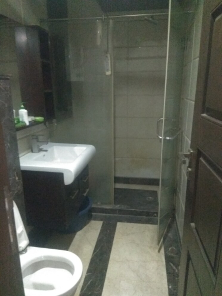 Bathroom, new friends colony 6+ Bedroom 500 Sq.Yd. Independent House In New Friends Colony Delhi 8029295