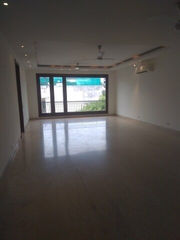 Room in 6+ BHK Independent House at New Friends Colony – for Sale