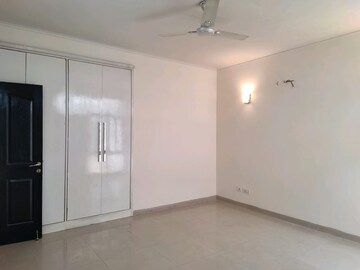 Room in 3 BHK Builder Floor at Sector 57 – for Sale