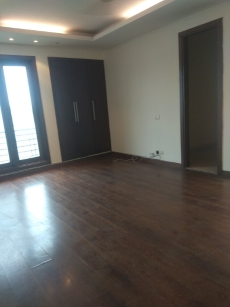 Room, new friends colony 6 Bedroom 500 Sq.Yd. Independent House In New Friends Colony Delhi 8029383