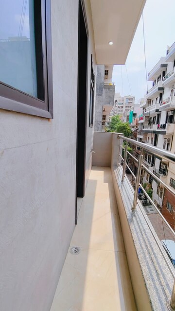 Balcony in 1 RK Builder Floor at Ansal Sushant Lok I, Sector 43 – for Rent