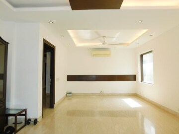 Room in 4 BHK Apartment at Greater Kailash ii – for Rent