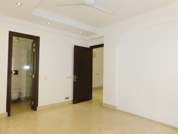 Room in 4 BHK Apartment at Greater Kailash ii – for Rent