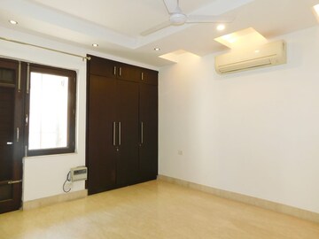 Room in 4 BHK Apartment at Greater Kailash ii – for Rent
