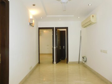 Room in 4 BHK Apartment at Greater Kailash ii – for Rent