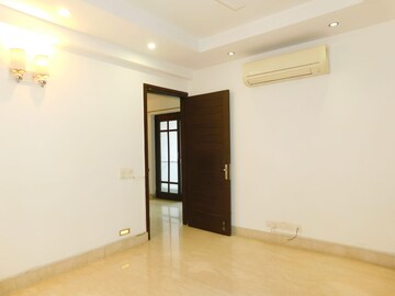 Room in 4 BHK Apartment at Greater Kailash ii – for Rent