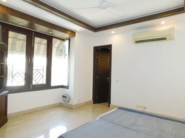 Room in 4 BHK Apartment at Greater Kailash ii – for Rent