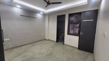 Room in 3.5 BHK Builder Floor at Dilshad Colony – for Sale