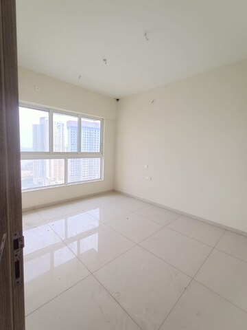 Room in 2 BHK Apartment at Wadhwa Atmosphere O2, Mulund West – for Rent