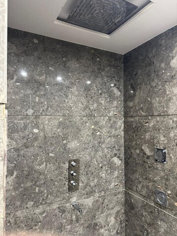 Furnished Amenities in 4 BHK Builder Floor at DLF Atria, Dlf Phase ii – for Rent