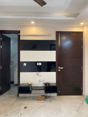 Room in 3 BHK Builder Floor at Paschim Vihar – for Sale