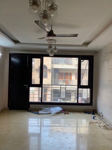 Room in 3 BHK Builder Floor at Paschim Vihar – for Sale