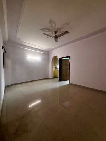 Room in 1 BHK Builder Floor at Saket – for Rent