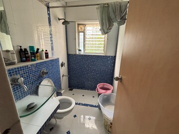 Master Bedroom in 2 BHK Apartment at Dipti Flora Khar West, Khar West – for Rent