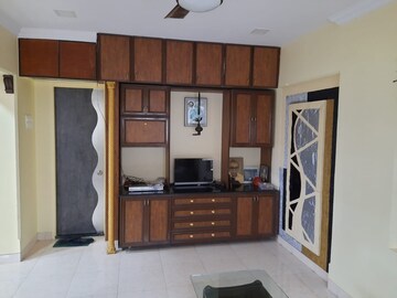 Furnished Amenities in 1.5 BHK Apartment at Bandra West – for Rent