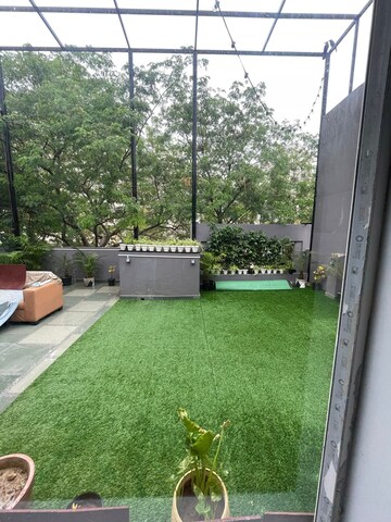 Balcony in 4 BHK Builder Floor at DLF Oakwood Estate, Dlf Phase ii – for Rent