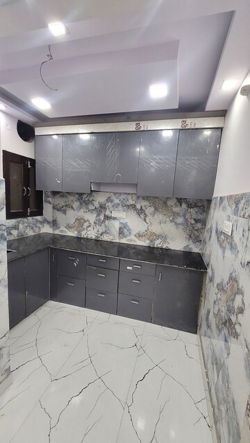 Furnished Amenities in 3 BHK Builder Floor at Dilshad Garden – for Sale