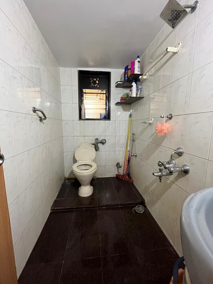 Bathroom, parijat-soceity 2 Bedroom 1100 Sq.Ft. Apartment In Panch Pakhadi Thane 8029552