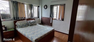 Bedroom in 3.5 BHK Apartment at Santacruz West – for Rent