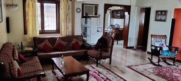 Living Room in 3.5 BHK Apartment at Santacruz West – for Rent