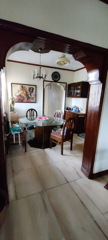 Living Room in 3.5 BHK Apartment at Santacruz West – for Rent