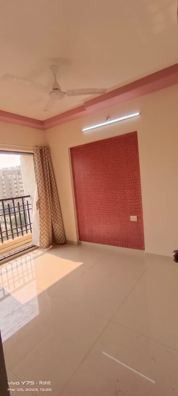Room in 1.5 BHK Apartment at Agarwal Paramount, Virar West – for Rent