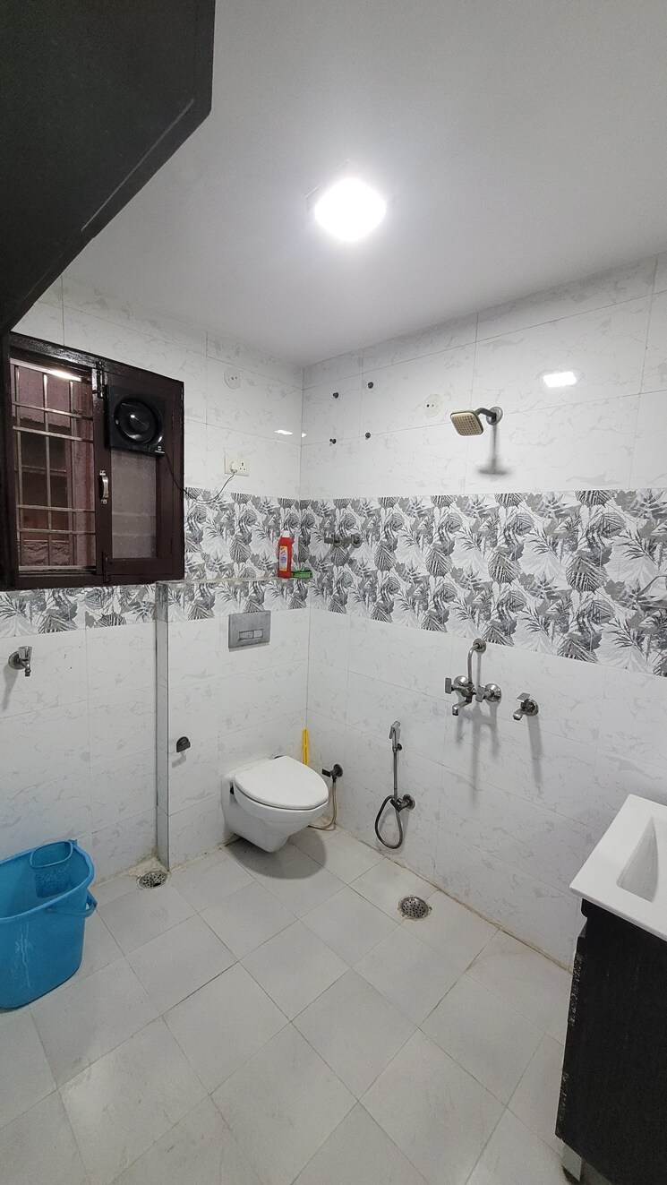 Bathroom, dilshad colony 2 Bedroom 800 Sq.Ft. Builder Floor In Dilshad Colony Delhi 8029577