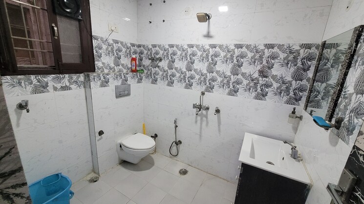 Bathroom, dilshad colony 2 Bedroom 800 Sq.Ft. Builder Floor In Dilshad Colony Delhi 8029577