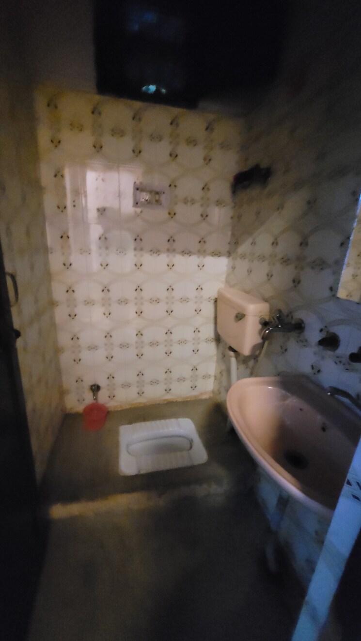 Bathroom, dilshad colony 2 Bedroom 750 Sq.Ft. Builder Floor In Dilshad Colony Delhi 8029594