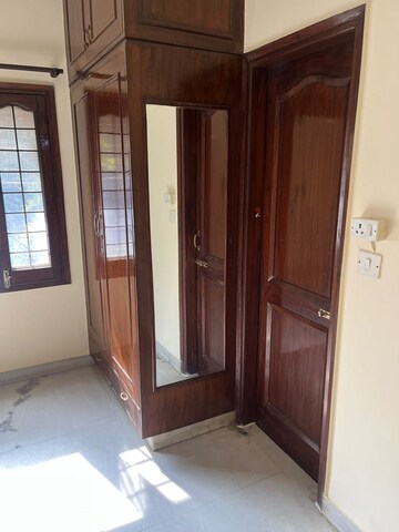 Room in 3 BHK Builder Floor at Unitech South City 1, South City 1 – for Rent