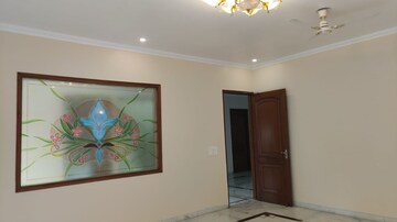 Master Bedroom in 3 BHK Builder Floor at Unitech South City 1, South City 1 – for Rent