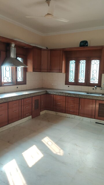 Kitchen in 3 BHK Builder Floor at Unitech South City 1, South City 1 – for Rent