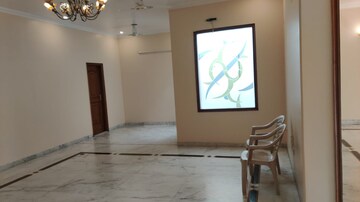 Room in 3 BHK Builder Floor at Unitech South City 1, South City 1 – for Rent